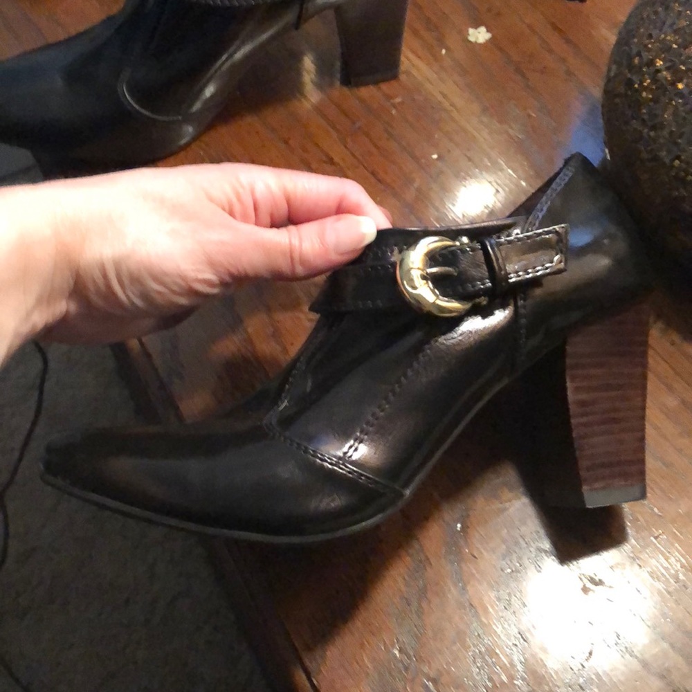 Dark brown ankle heel